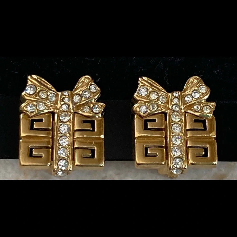 GIVENCHY Paris NY Gold Plate Crystal Present Gift Box Clip-On Earrings - Picture 4 of 12